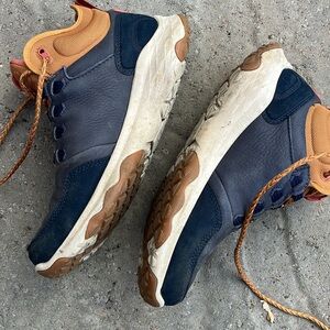 TEVA Arrowood Venture Mid Sneaker Boots - cross listed MEN 7.5 / WOMEN sz 9